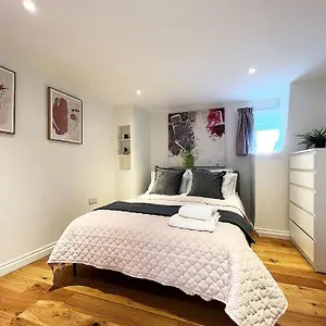 quirky-3-bedroom-town-house-in-clifton-bristol.tophotelsbath.com/